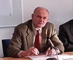 Thomas Prinzhorn gibt Pressekonferenz